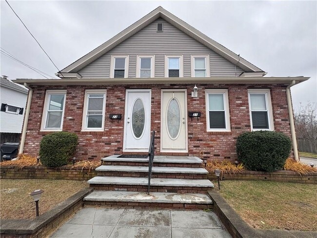 Building Photo - 23 Knight St