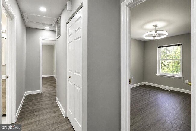 Building Photo - 15025 Timberlake Dr