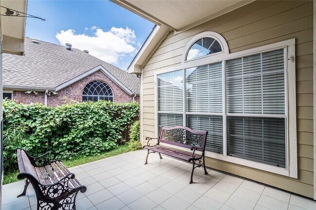 Building Photo - 2453 Cimmaron Dr