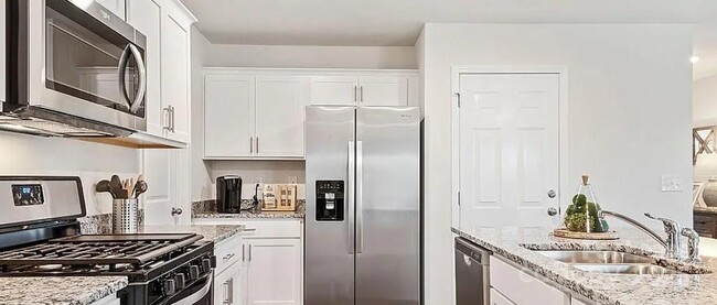 Building Photo - 2224 Lilium Dr