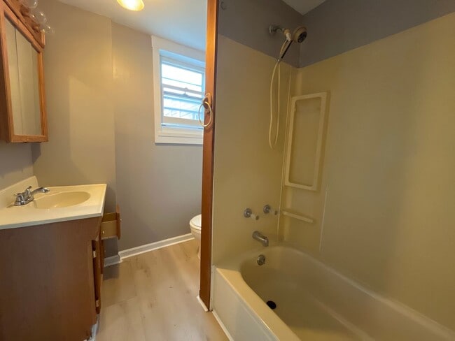 Building Photo - Beautifully Maintained End-Unit Townhome for Rent in Easton