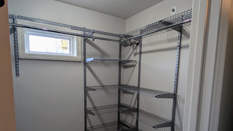 Building Photo - 2568 Vierling Dr E