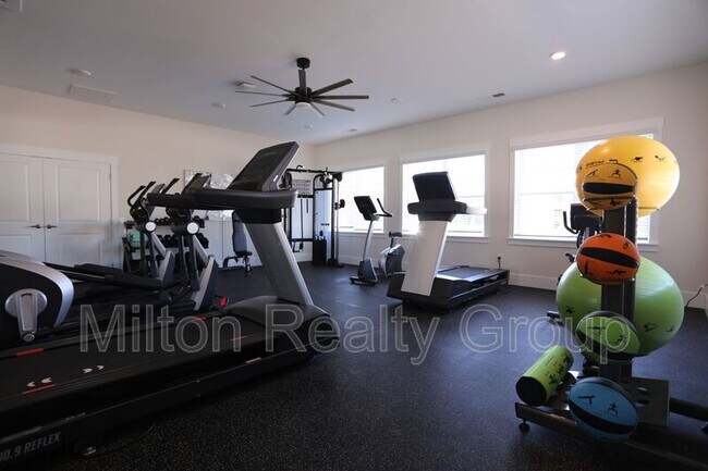 Building Photo - 120 Grove Cir