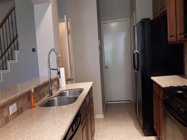 Building Photo - 14546 Bergenia Dr