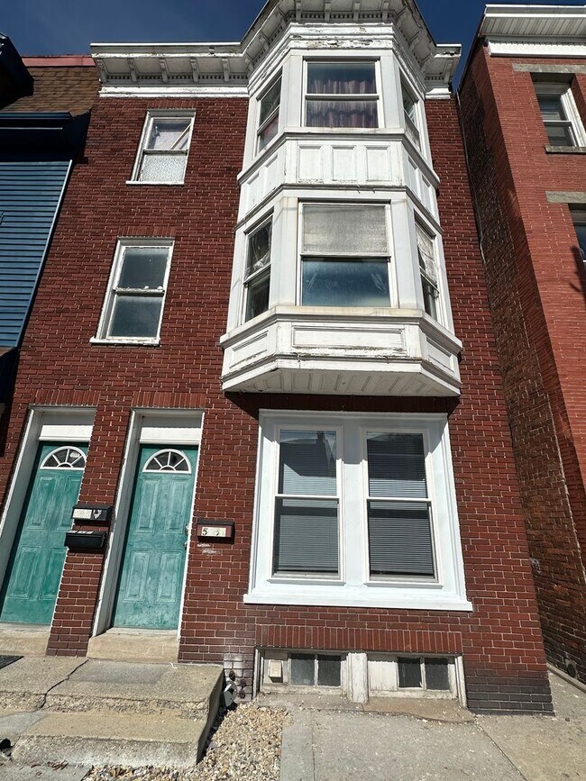 Building Photo - 565 W Market St