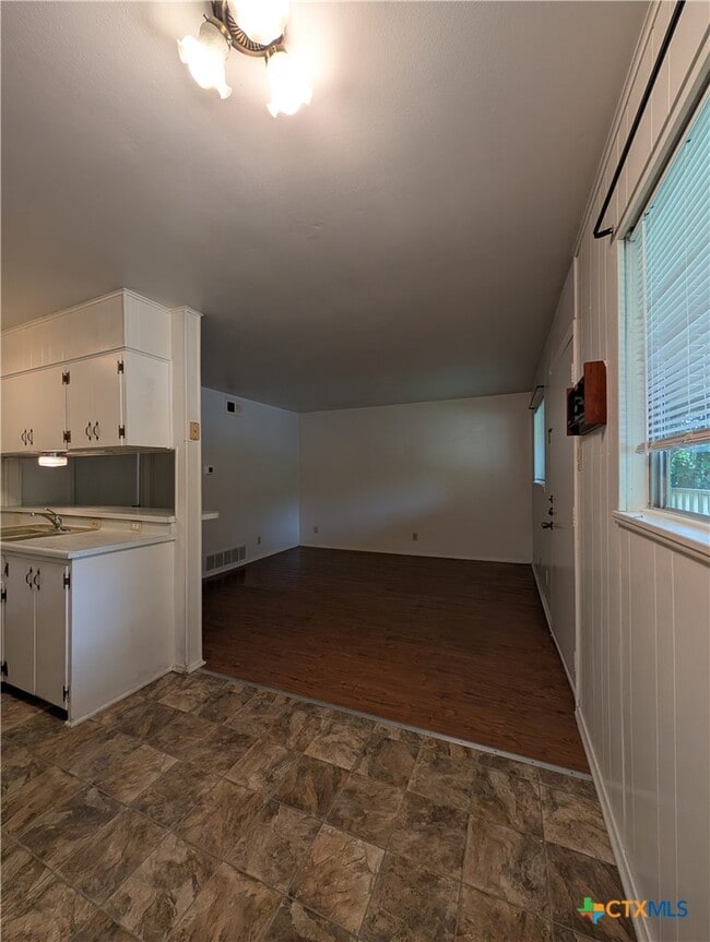 Building Photo - 165 Richter Ln