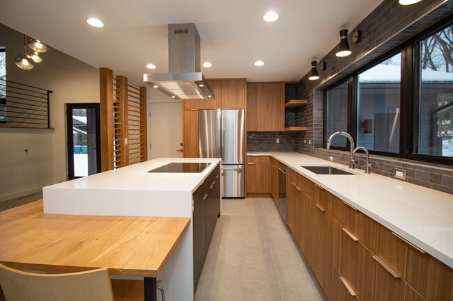 Beautiful new kitchen/appliances - 5590 Harding Ln