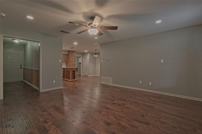 Building Photo - 1102 Fowzer St