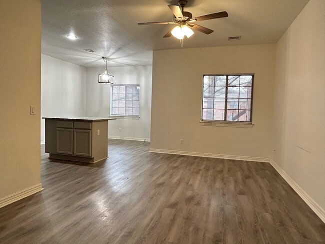 Building Photo - 774 W Breeze Cove