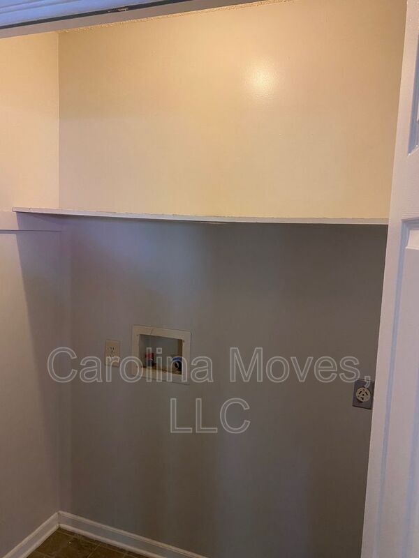 Building Photo - 205 Knighton Dr