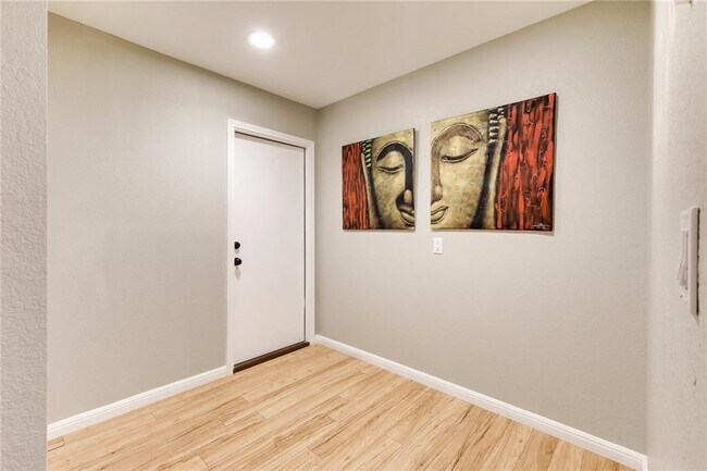 Building Photo - 609 Upson St