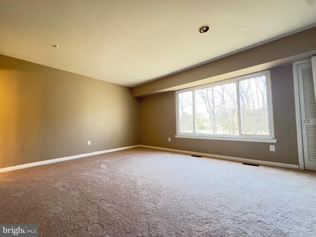 Building Photo - 1017 Oaklyn Ct