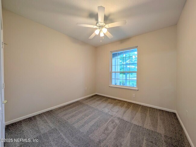 Building Photo - 10550 Baymeadows Rd