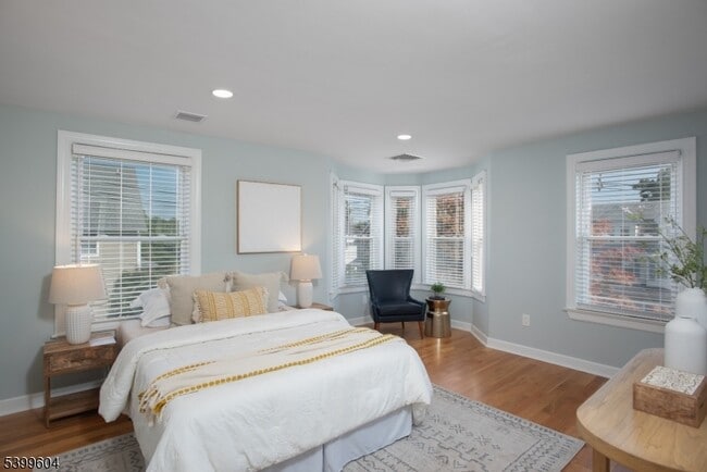 Building Photo - 122 N Fullerton Ave