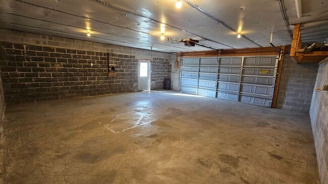 Building Photo - Country Living in This 4 Bedroom Farmhouse!