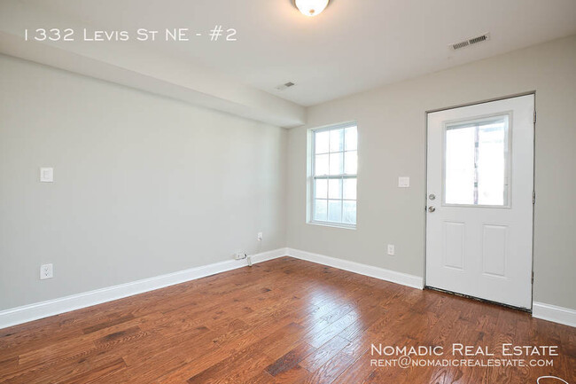 Building Photo - $500 OFF FIRST MONTH'S RENT! 2 Bed / 1 Bath