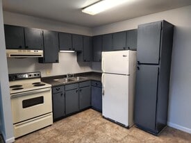 Building Photo - 3704 Tiffany Dr