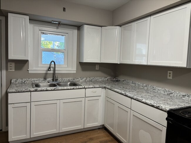 Building Photo - 1223 Campbell Ave