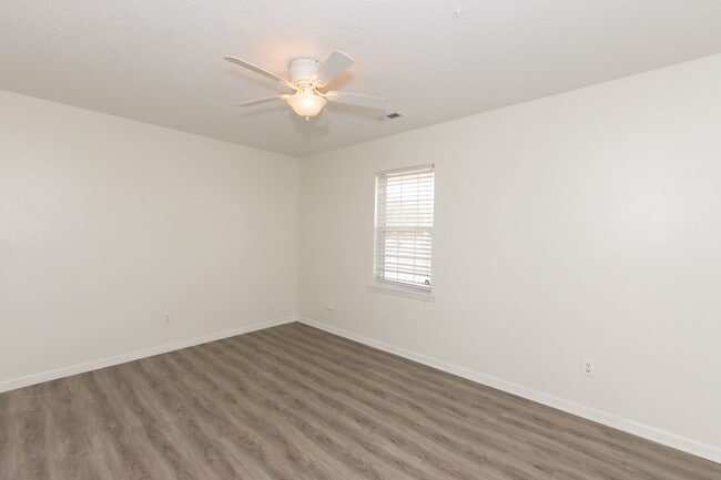 Building Photo - Great home in Hubert