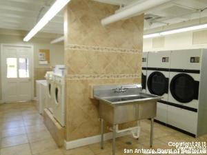 Building Photo - 8401 N New Braunfels Ave