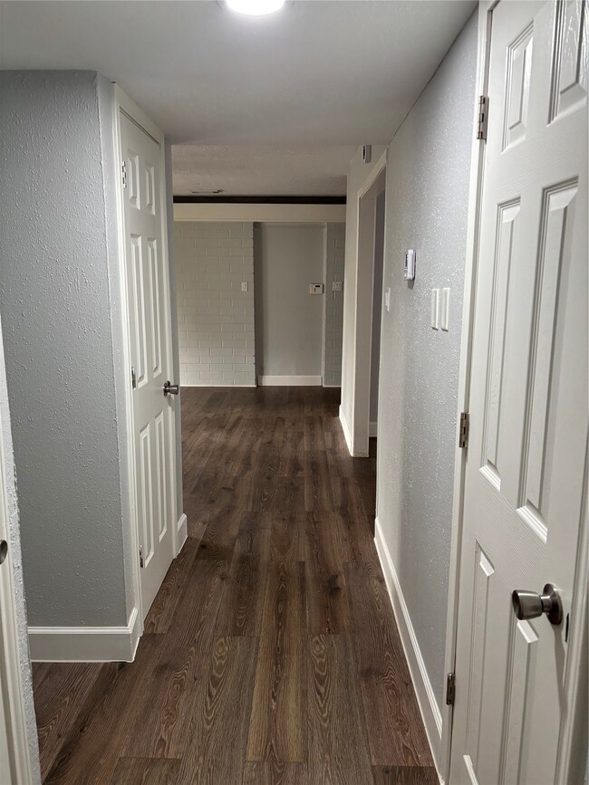Building Photo - 4115 Tidewater Dr