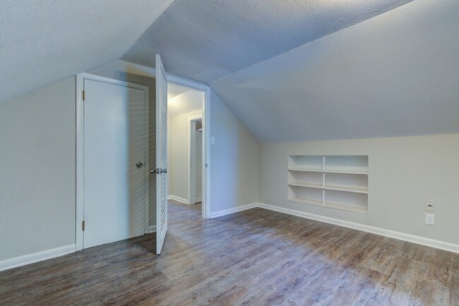 Building Photo - 1724 Northgate Rd