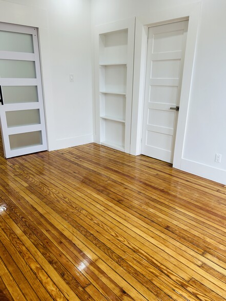 Building Photo - 150 E 32nd St