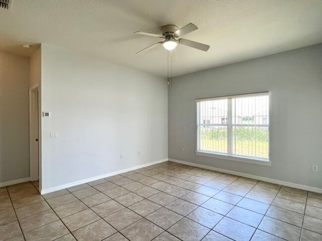 Building Photo - Kissimmee - 3 Bedroom, 2 Bathroom Single Family Home in a Gated Community.