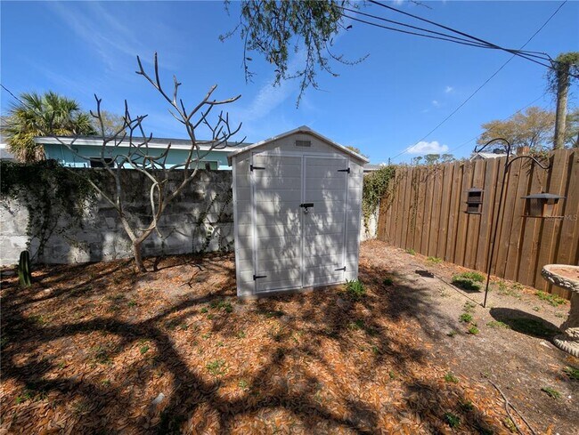 Building Photo - 771 14th Ave S