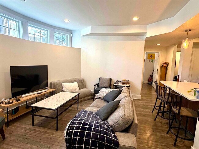 Building Photo - 12 Braemore Rd