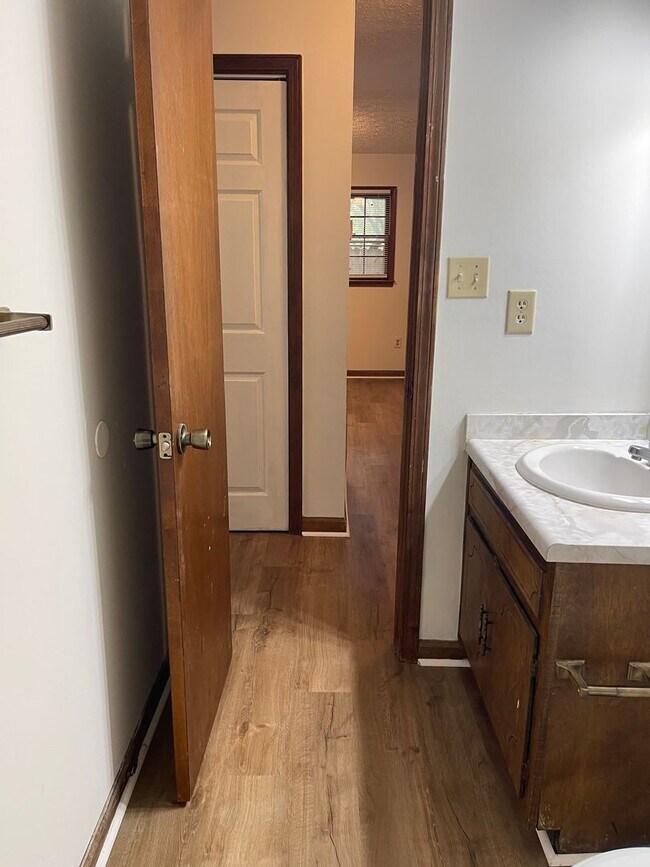 Building Photo - 2BR Duplex off of Epps Bridge near Timothy...