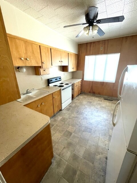 Building Photo - 206 E 400 N