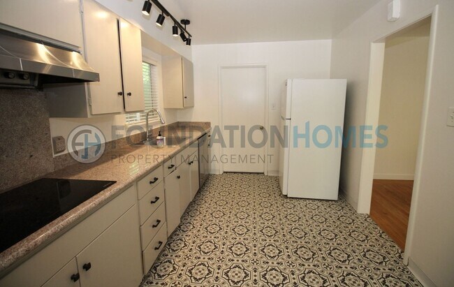 Building Photo - Charming 3BD/2BA Kentfield Retreat with Pool!  Bocce Court!  Private Yard!  FOUNDATION