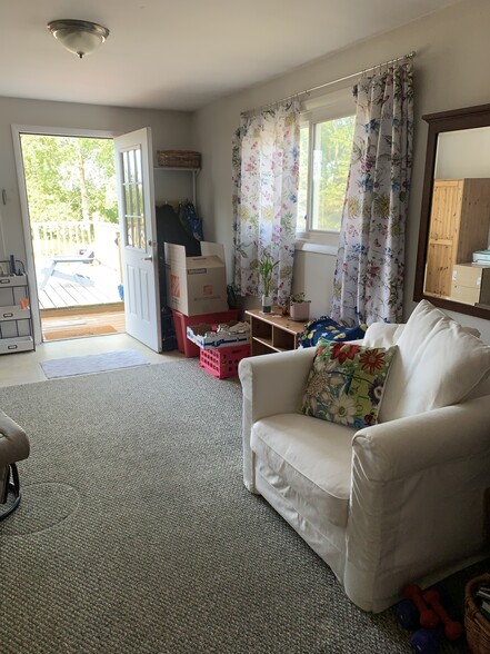 living room looking onto deck - 2213 Stonecroft Dr