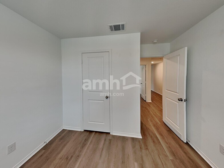 Building Photo - 5439 Elm Valley Dr