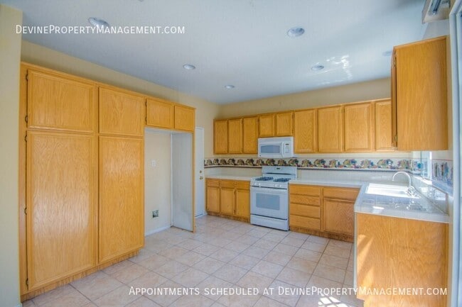 Building Photo - 14124 Visions Dr