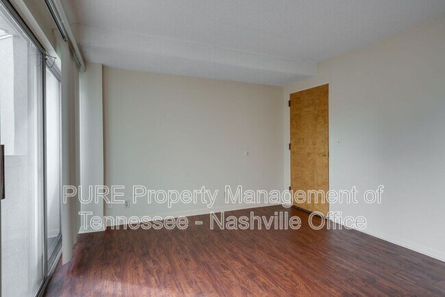Building Photo - 900 19th Ave S