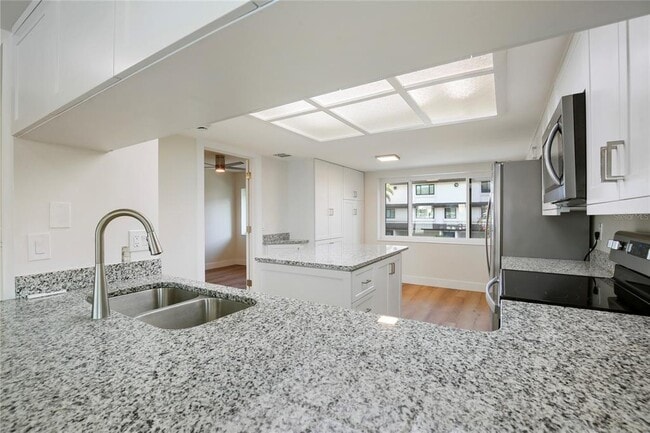 Building Photo - 150 Marina Del Rey Ct