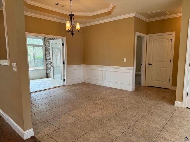 Building Photo - 104 Montview Way