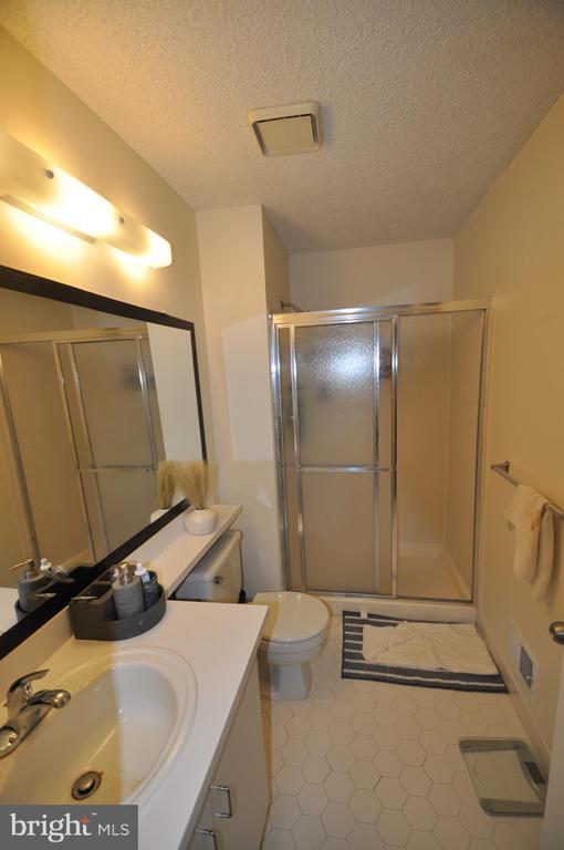 Building Photo - 13 Voscek Ct