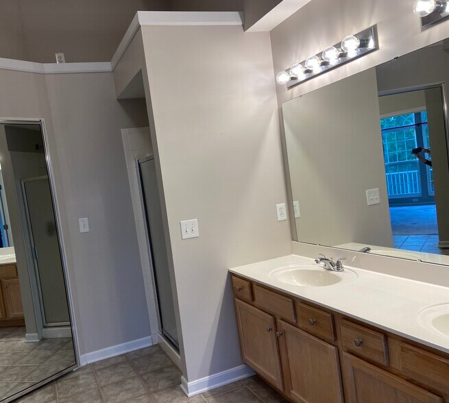 Building Photo - 354 Shadow Ridge Dr