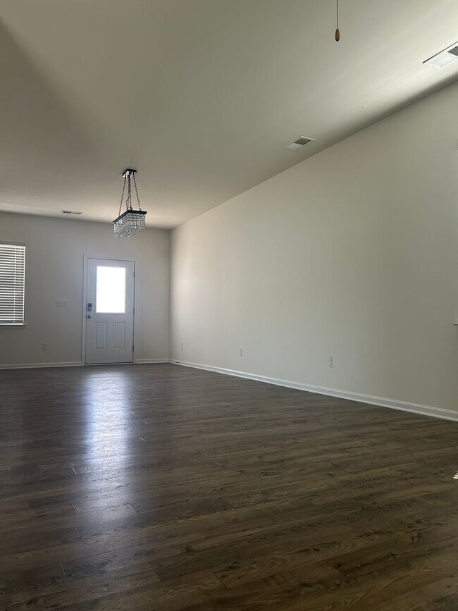 Building Photo - Beautiful 3-Bed, 2.5 Bath Home with Open Floorplan & Modern Upgrades