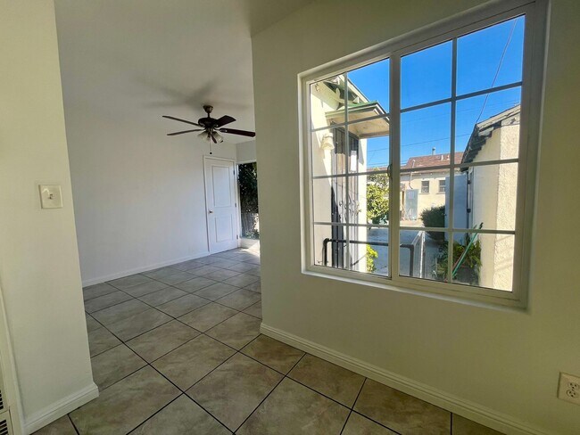 Building Photo - 10523 Mansel Ave