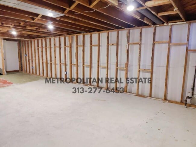 Building Photo - 6973 Chirrewa St