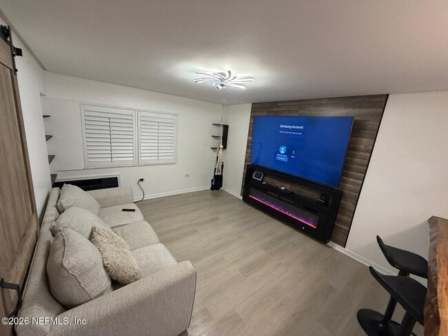 Building Photo - 222 14th Ave N