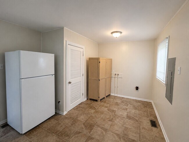 Building Photo - 104 Twin Oaks Dr
