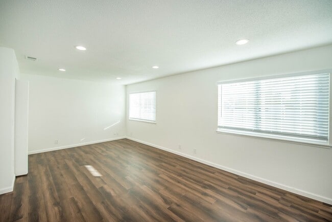 Building Photo - Newly Remodeled Single Family Home