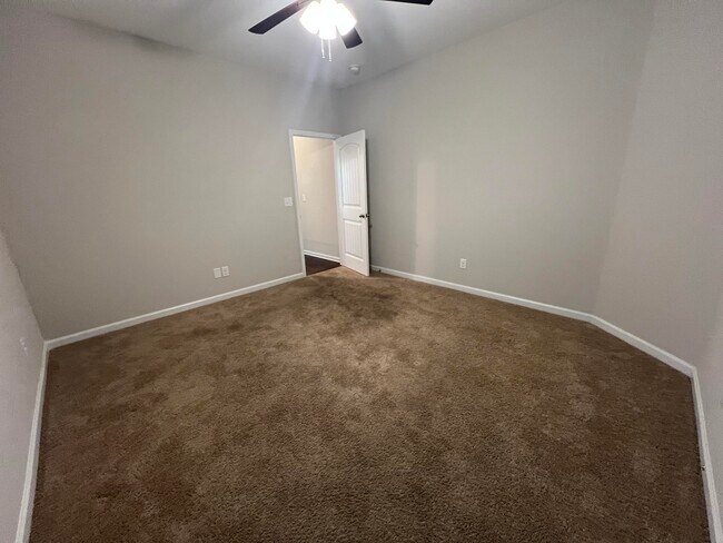 Building Photo - 3177 Mayflower Ln