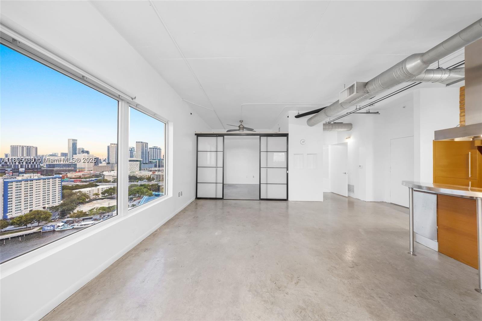 Building Photo - 10 SW South River Dr