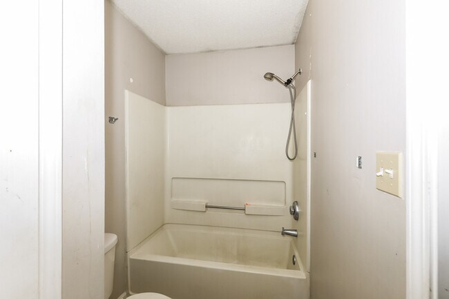 Building Photo - Fantastic 3bd/1.5ba home! Let yourself in!